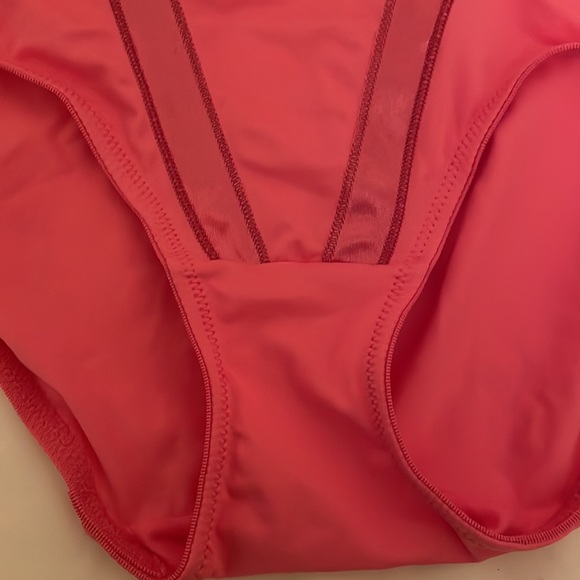 NWOT Flexees control brief size large. Fushia colour. - Picture 5 of 6